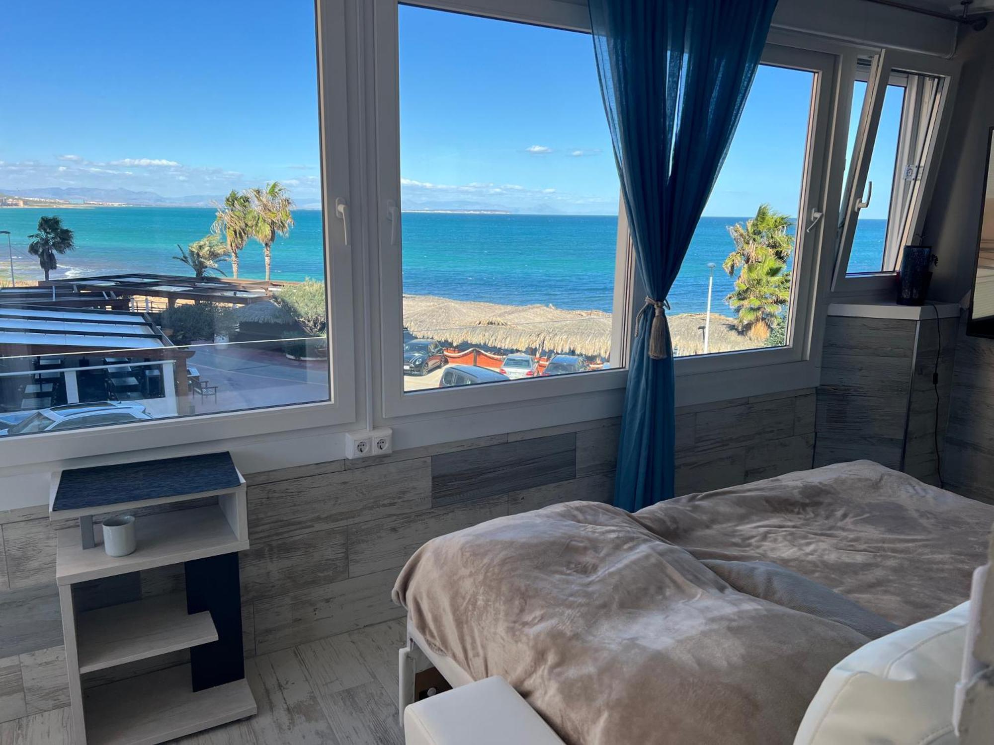 La Mata Apartment On The First Line Of The Sea 또레비에하 외부 사진